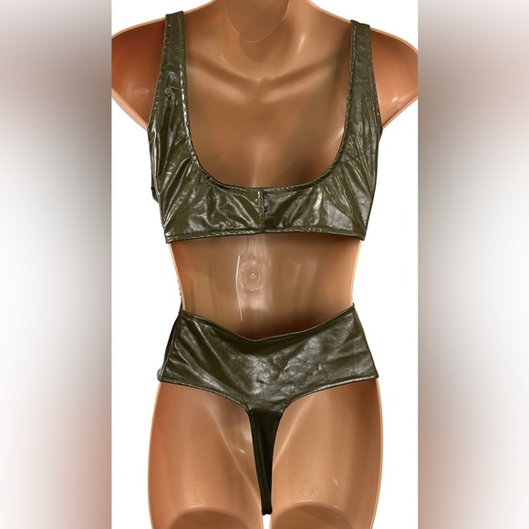 NWT ASOS DESIGN  • Vinyl sleeveless bodysuit with seam details in green Size 6 - Picture 4 of 5